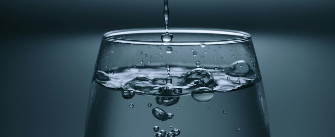 Eau et perte de poids : combien boire pour maigrir plus vite
